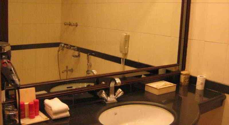 Sawai Man Mahal Hotel Jaipur Bagian luar foto